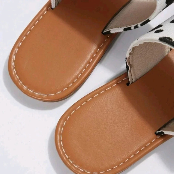 Women Cow Print Flat Slippers With Floral Pattern - Picture 7 of 8